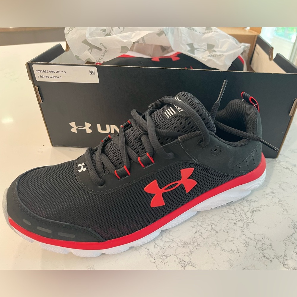 Under Armour Charged Assert 8 size 7.5 Brand New in Box